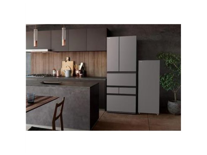 東芝、壁に“ピタッと”設置できる容量135L冷凍庫「GF-W14HS」自動急冷