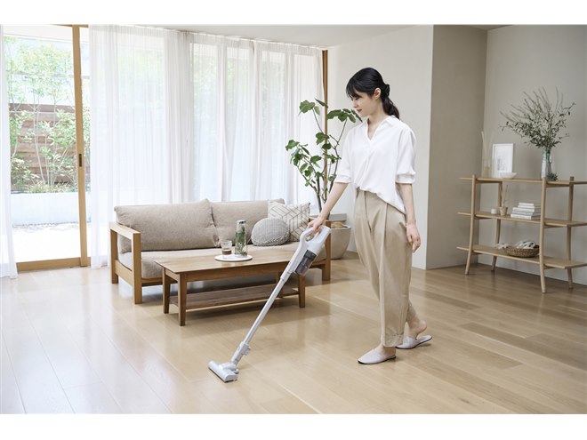 アイリスオーヤマ、吸引力が約2倍にアップしたスティッククリーナー
