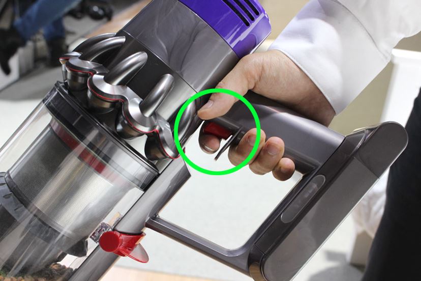 コード付きより強力!? ダイソン新コードレス掃除機「V10」の威力とは