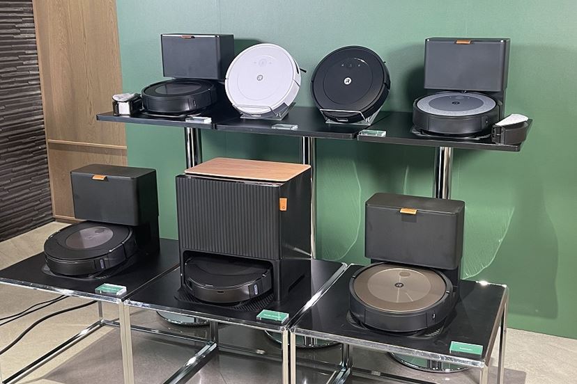 吸引＋水拭きルンバ」が3万円台で買える！ 「白ルンバ」も12年ぶりに