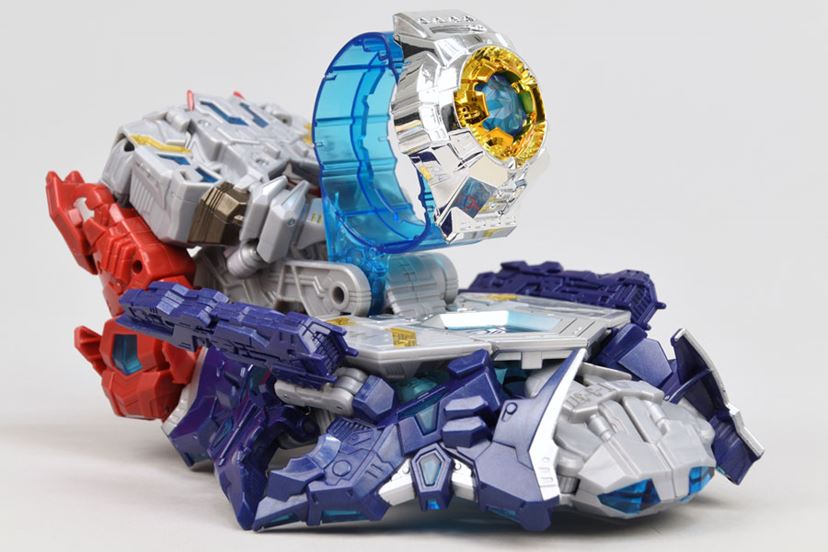 G-SHOCK」が「トランスフォーマー」の中に！ コラボ変形フィギュアを