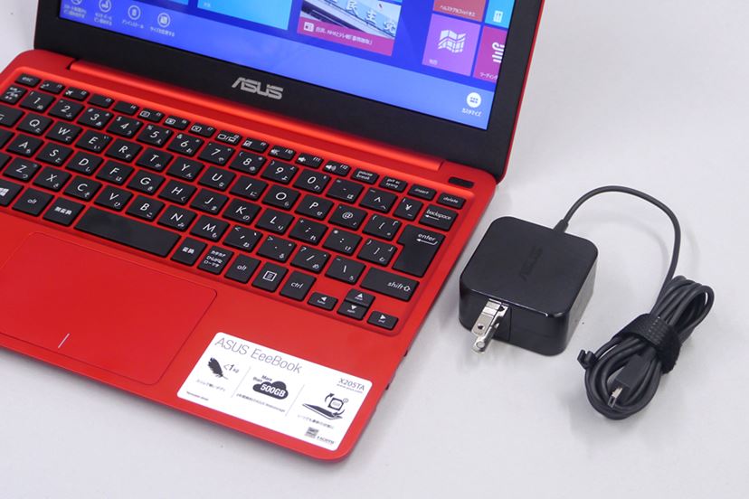 ASUS JAPAN「EeeBook X205TA」―売れ筋2位！ 3万円モバイルノートPCの