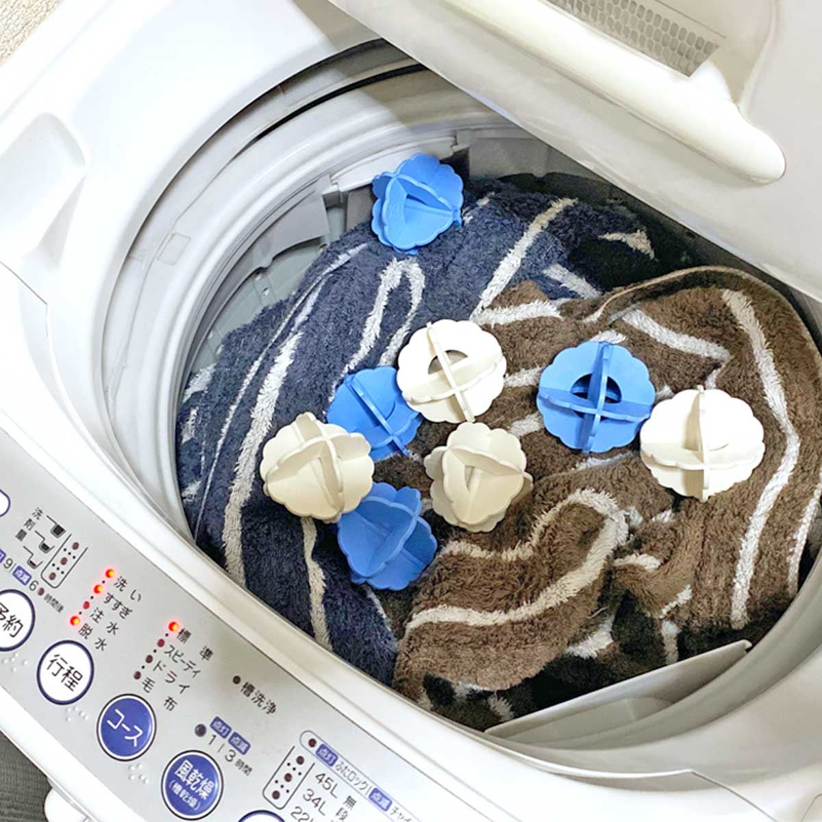 洗濯ボール」で洗濯物がからまなくなるって本当？ 3種類を試してみた