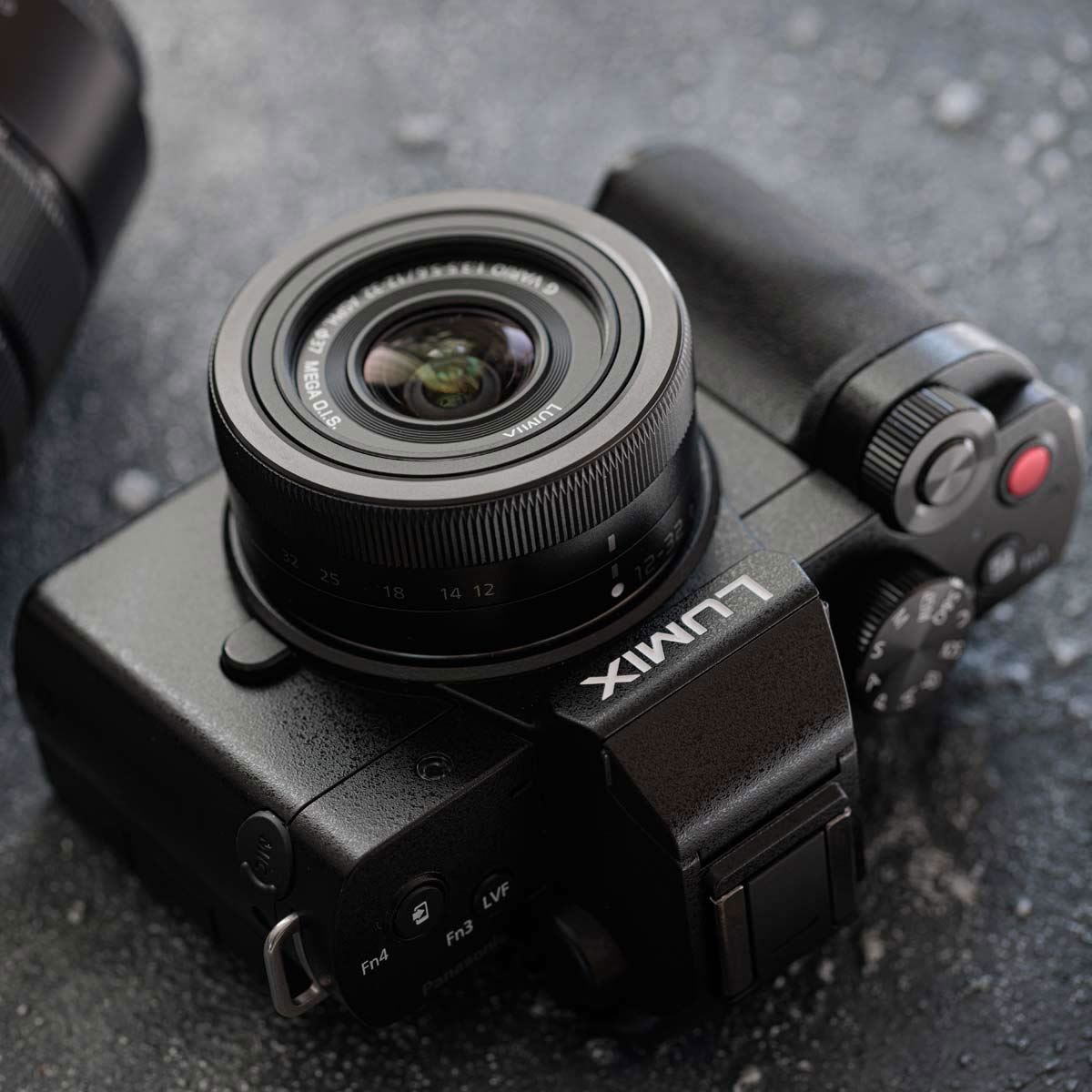 超小型・軽量！ パナソニック「LUMIX G100D」で横浜元町・山手を軽快に