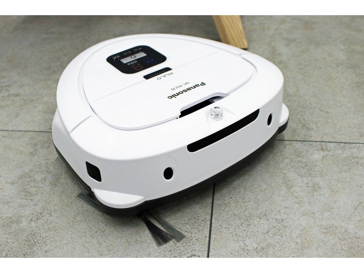 狭いところに強い！ 小さなパナソニックのロボット掃除機「RULO mini