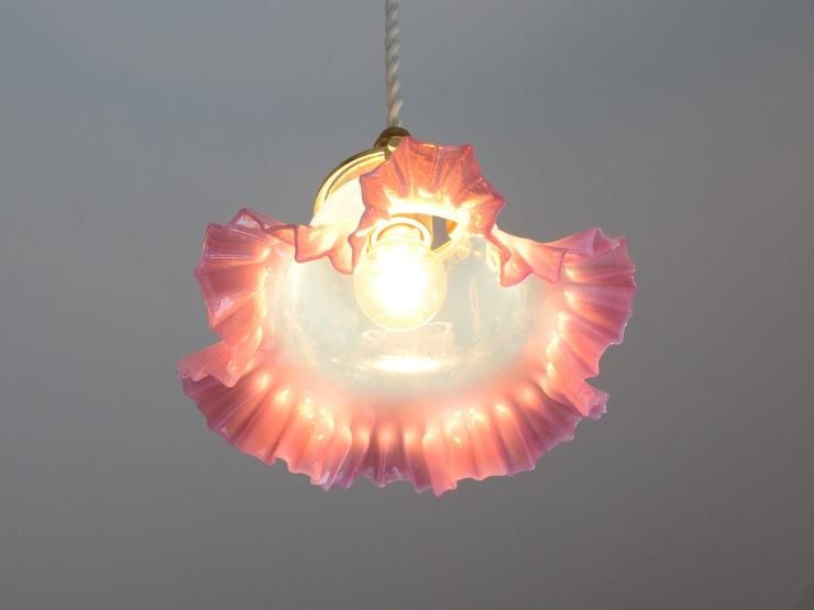 ピンクオパールセントガラス ペンダントランプ｜アンティーク照明