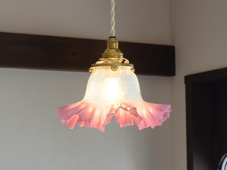 ピンクオパールセントガラス ペンダントランプ｜アンティーク照明
