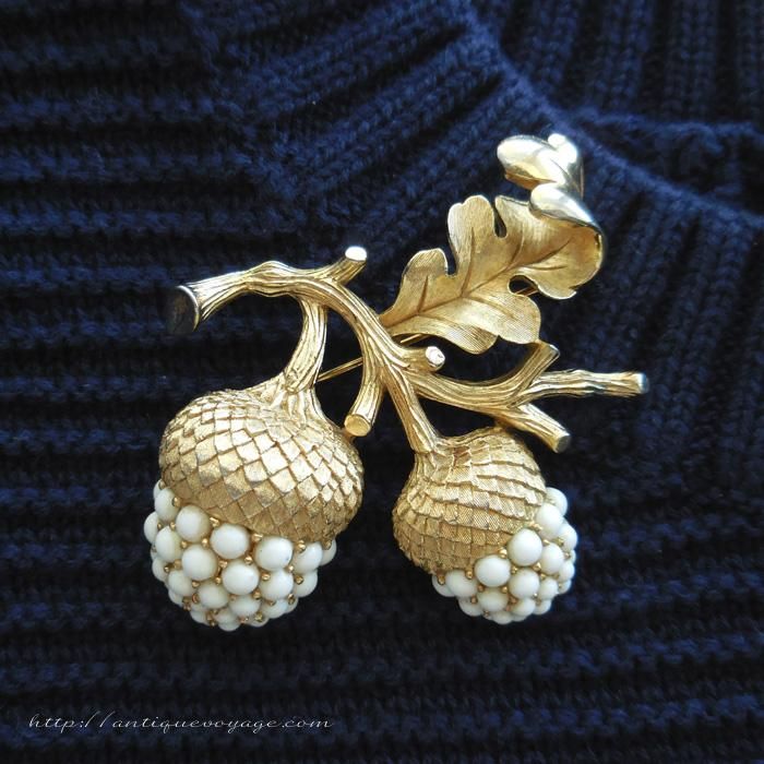 TRIFARI（トリファリ）☆ミルクガラス 白いドングリのヴィンテージ