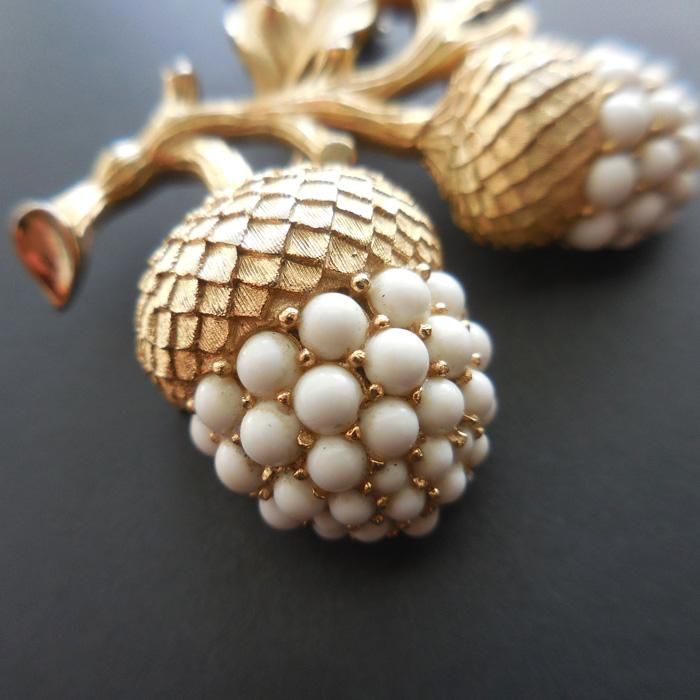 TRIFARI（トリファリ）☆ミルクガラス 白いドングリのヴィンテージ