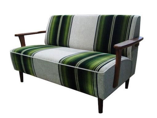 ストライプ昭和レトロソファ | ウッドアーム付き - 昭和レトロソファ