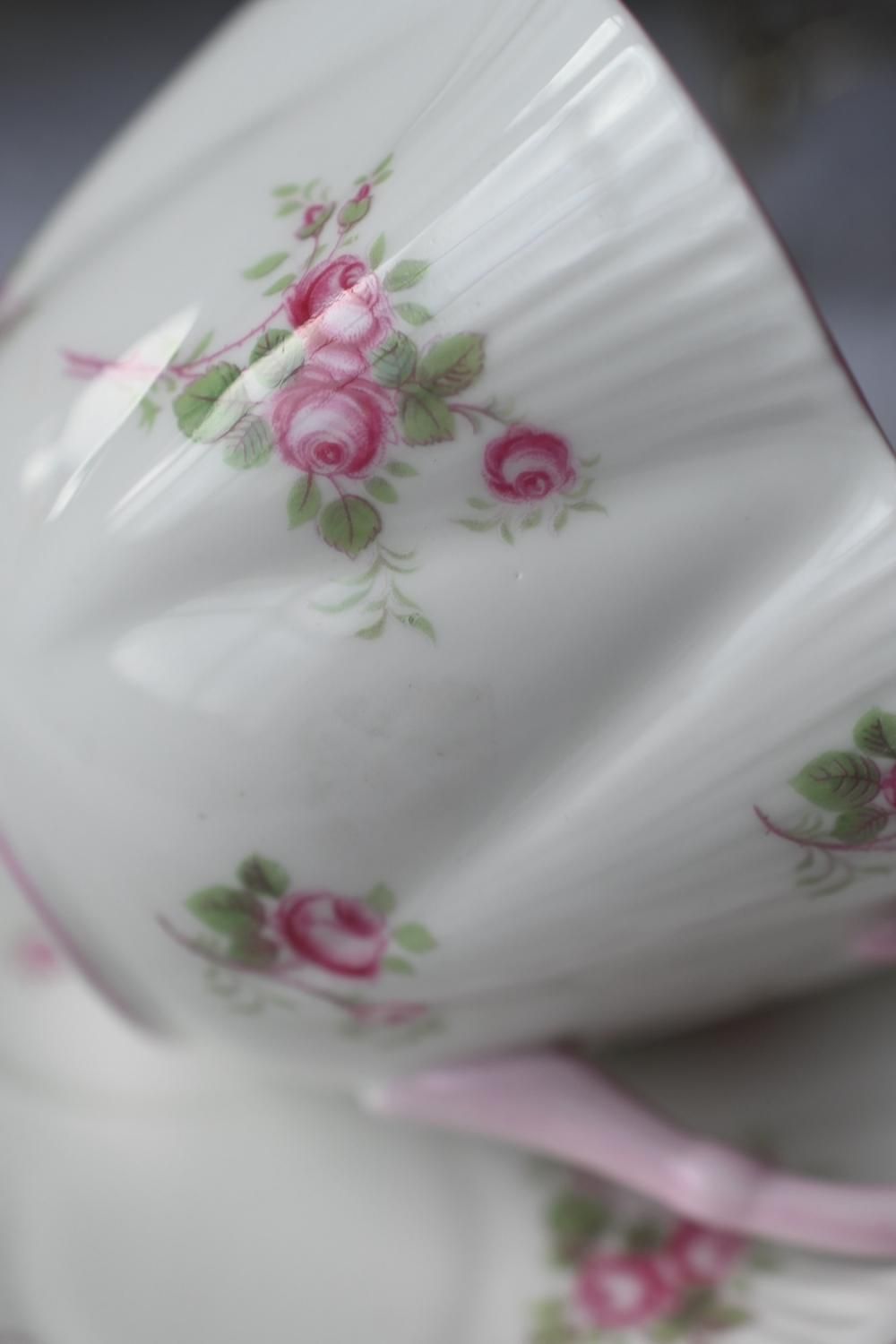 シェリー・デインティシェイプ・”ブライダルローズ” ティーカップ