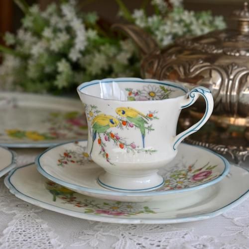 1930年 パラゴン マーガレット王女のために作られた2羽のインコとバラ