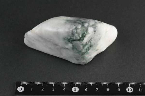 糸魚川翡翠 原石 磨き 240g｜国産天然石 通販 キラリ石