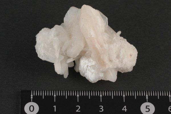 スティルバイト (束沸石) 原石 20.2g｜天然石 原石 通販のキラリ石