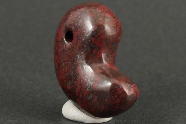 佐渡の赤玉石 勾玉 24g｜天然石 原石 通販のキラリ石