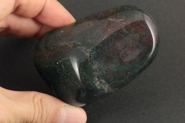 ブラッドストーン(血石) 原石 磨き 137g｜天然石 原石 通販のキラリ石