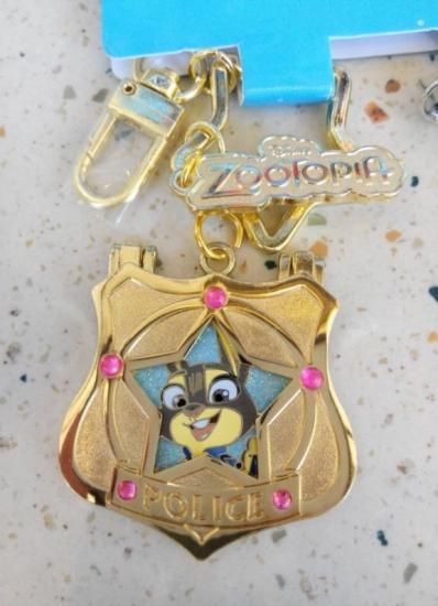 香港ディズニー ズートピア ニック ジュディバッジ キーチェーン