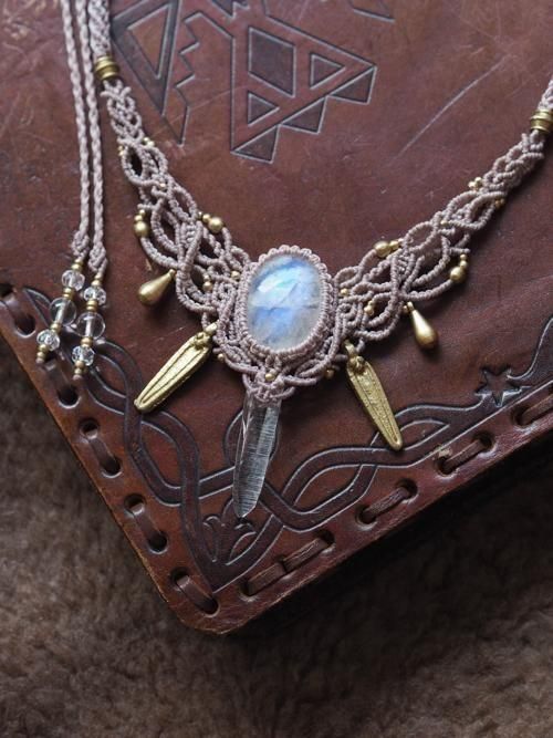 マクラメ編みネックレス ムーンストーン（インド産）＆ヒマラヤ水晶