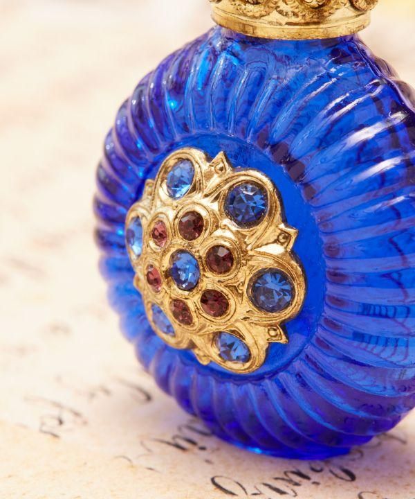 チェコ製輸入品】ボヘミアガラス香水瓶〜コバルトブルー - COCO_LONDON