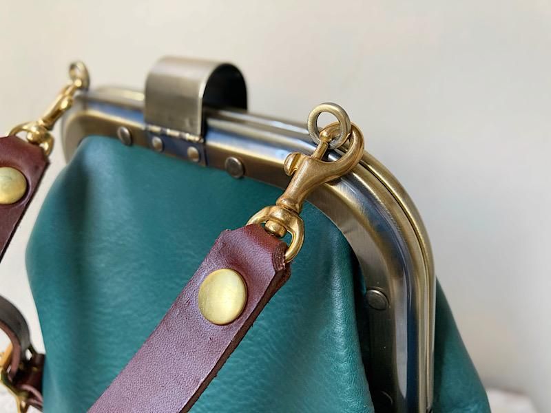 イタリアンレザー×栃木レザーのがまぐちミニリュック（ターコイズ