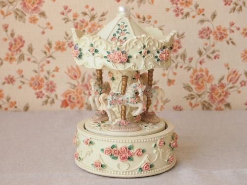 メリーゴーランドのオルゴール - アンティーク食器と雑貨のお店 lincs