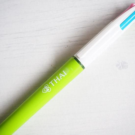 0674 タイ国際航空 絵葉書、ボールペン ほか 破産申請、運航継続中