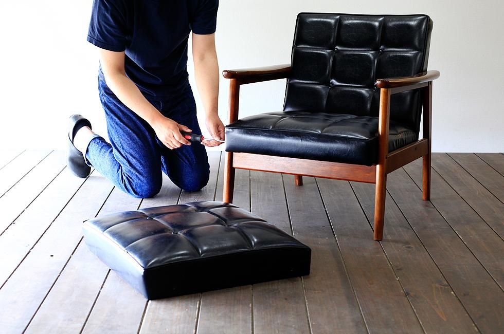 カリモク60 Kチェア1シータースタンダードブラック | Plain Table