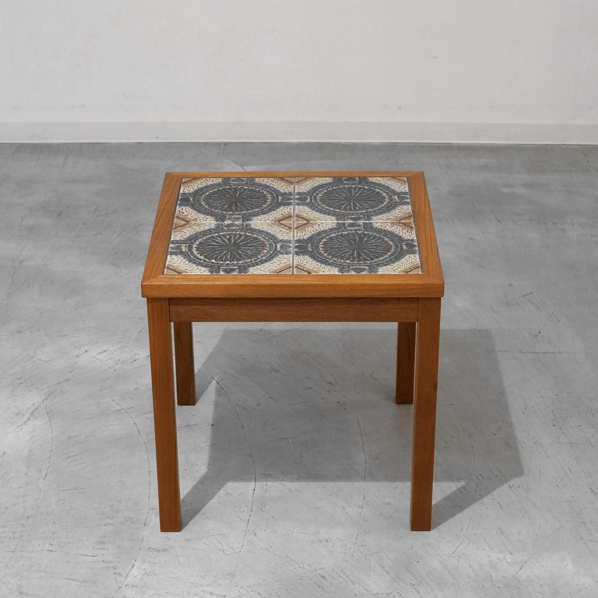 UD16175｜サイドテーブル（磁器タイル・チーク）北欧ビンテージ家具