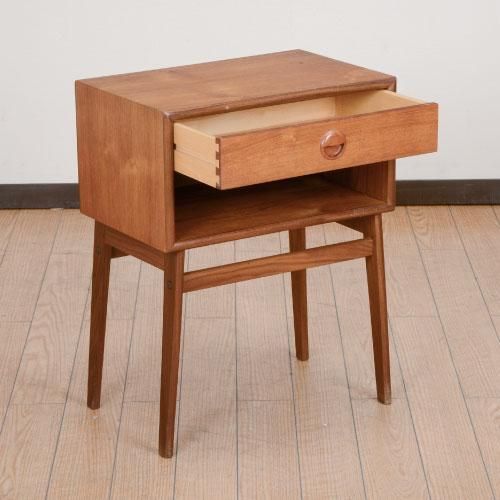 北欧ヴィンテージナイトテーブル