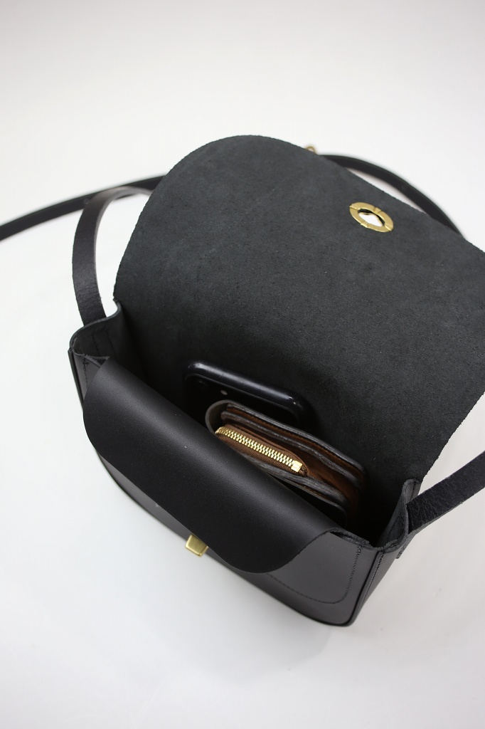 MIMI BERRY (ミミ・ベリー)｜FRANCIS (フランシス) フラップショルダー