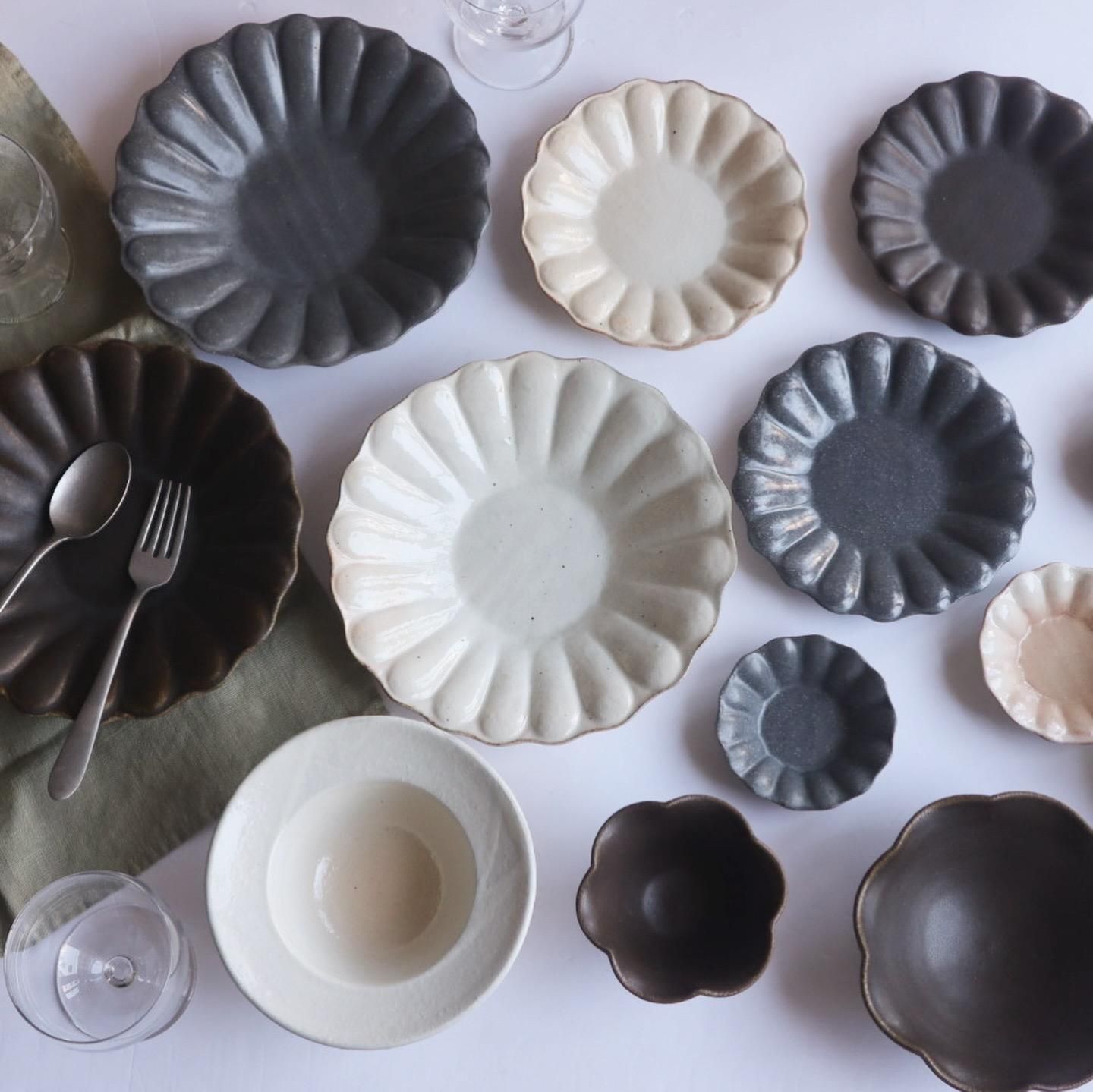 古谷浩一 | 輪花深皿 | 大 | 21cm | グレー釉 - Anchor Bridge