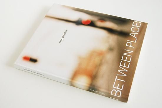 IN BETWEEN PLACES Uta Barth ウタ・バース 写真集 - 古本買取 2手舎