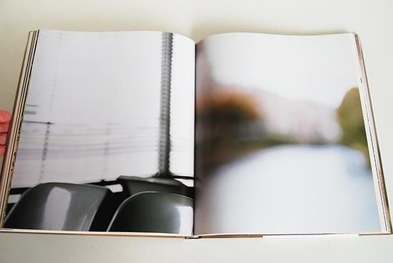 IN BETWEEN PLACES Uta Barth ウタ・バース 写真集 - 古本買取 2手舎