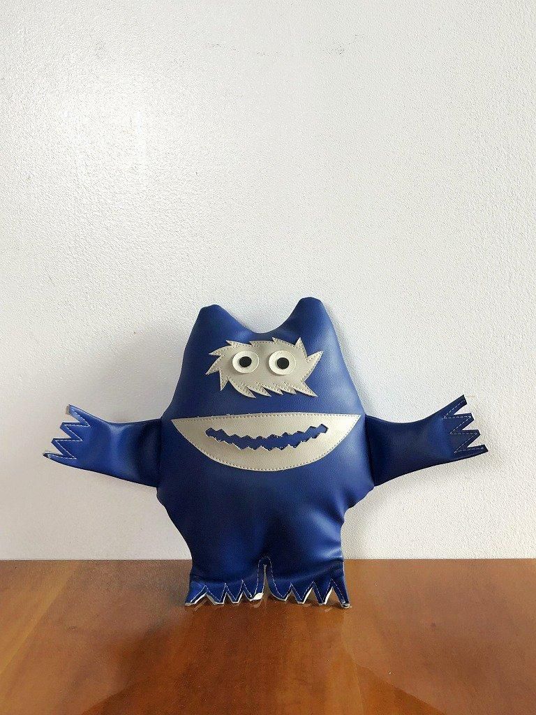 1999's ヴィンテージ ナウガモンスター / Nauga Monster