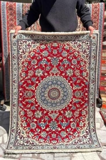 新しい絨毯/イラン・ナイン/ペルシャ絨毯約126×88cm - 手織り絨毯