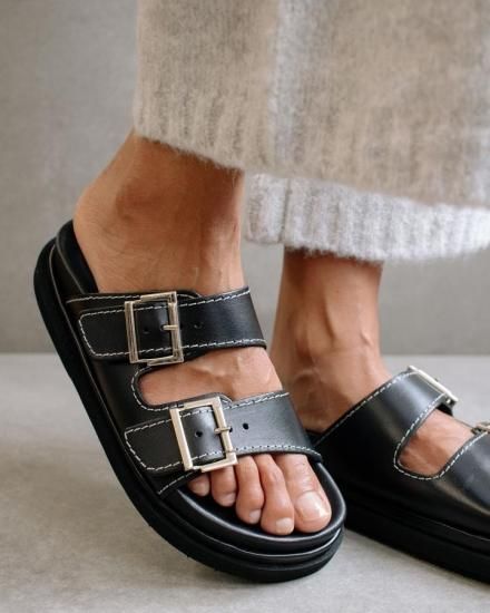 ALOHAS バックルストラップ レザー サンダル 通販 | ブラック