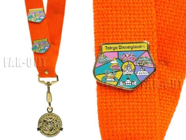 TDL ミッキー ピントレーディング ランヤード w/ ピンズ 限定版 東京