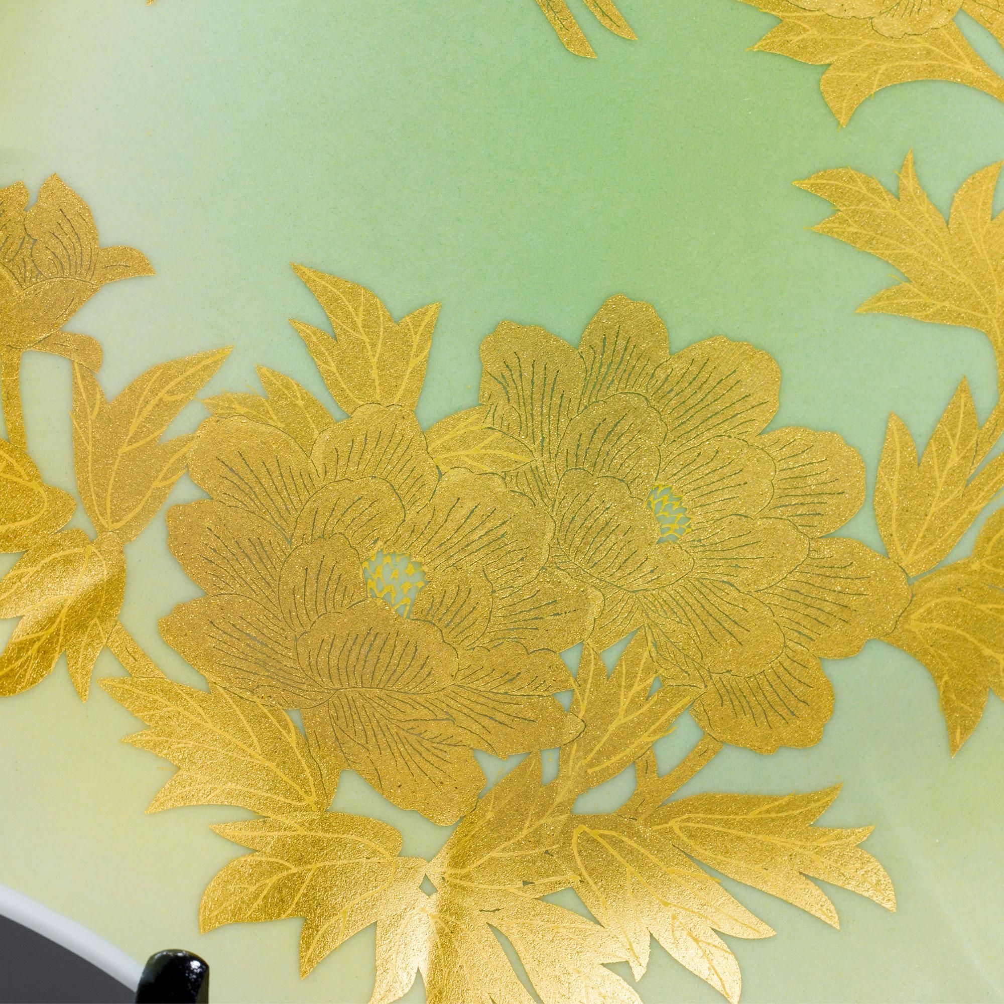 人間国宝 吉田美統作 9.5号飾皿 釉裏金彩牡丹鳥 - 九谷満月公式