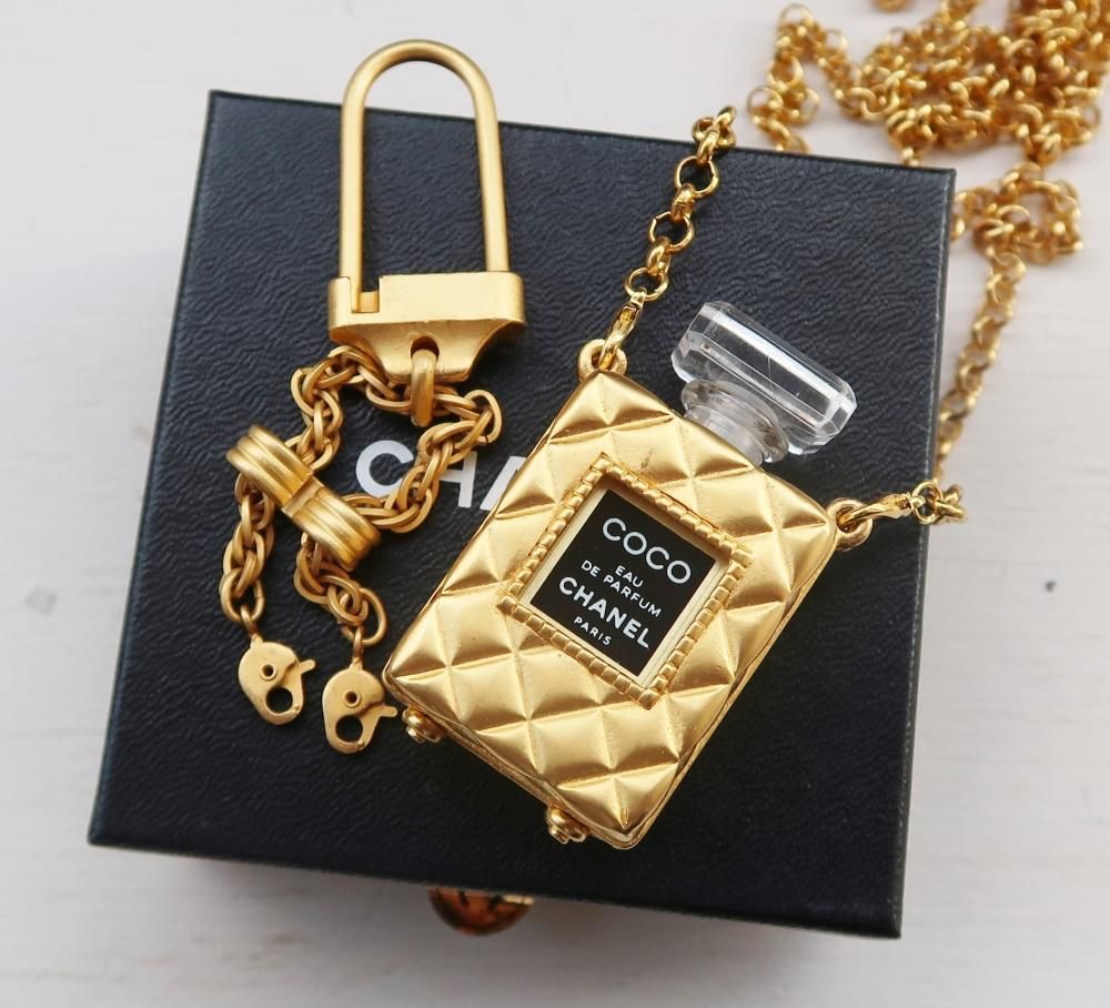 CHANEL vintage （シャネル）PERFUME BOTTLE MATELASSE 2WAY KEY CHAIN