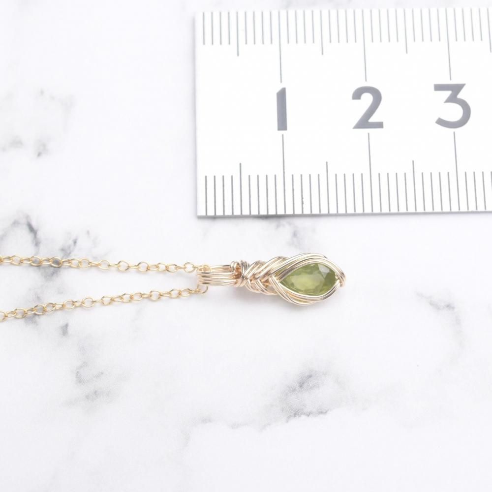 ペリドット ペンダントトップ ワイヤーラッピング ネックレス 天然石