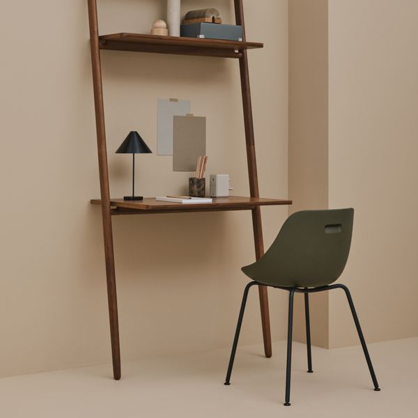 ＆MEDICAL/KURA CHAIR -馬の鞍をモチーフにした、体を優しく支えて