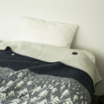 KLIPPAN/ウール シングルブランケット HOUSE IN THE FOREST