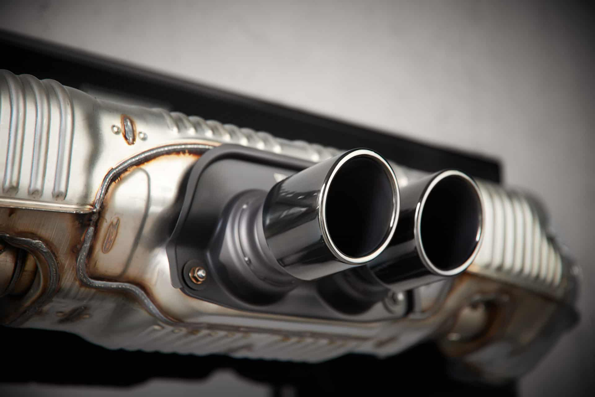 ポルシェが「911GT3のマフラーをそのまま使用した」スピーカー