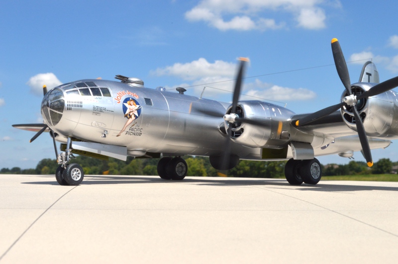 Academy Boeing B-29 Superfortress in 1/72 Scale – Inch High Guy