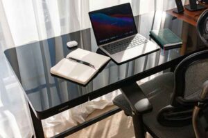 電動昇降デスク「FlexiSpot E3」 レビュー。立ち & 座りで作業が捗る