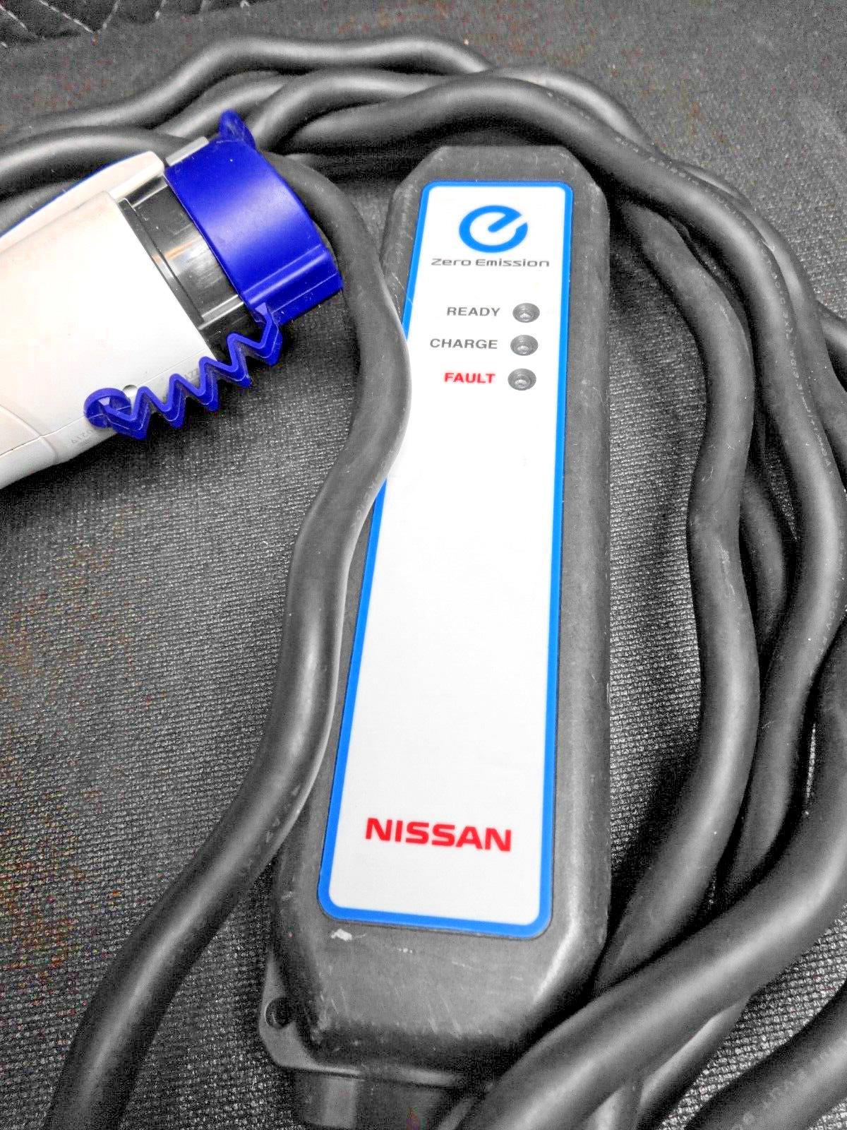 Nissan EV充電器 No.25061-3VA0A Nissan EV充電器 No.25061-3VA0A s