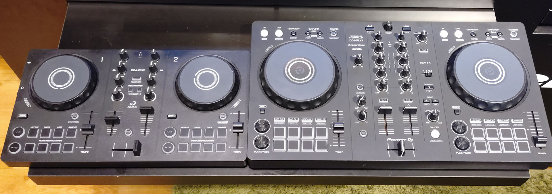 どちらを選ぶ？】 DJ初心者のための“機材二択”「DDJ-FLX2」と「DDJ