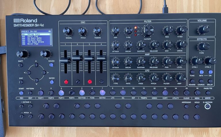 Roland SH-4d | 11種類のオシレーター・モデル搭載、一台で曲制作が