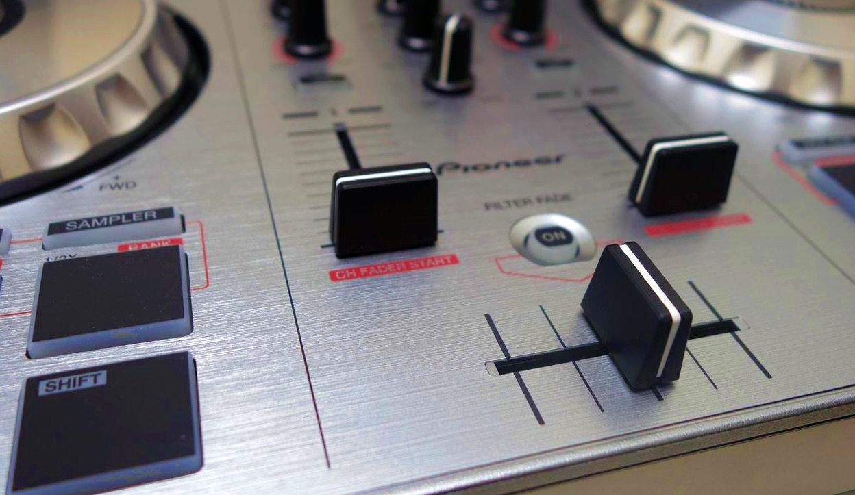 Pioneer DDJ-SB カラーバリエーションモデル発表！ | Digiland