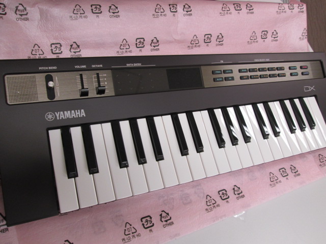 梅田ロフト店に到着したので、開封の儀とYAMAHA Reface DXとCS2台同期